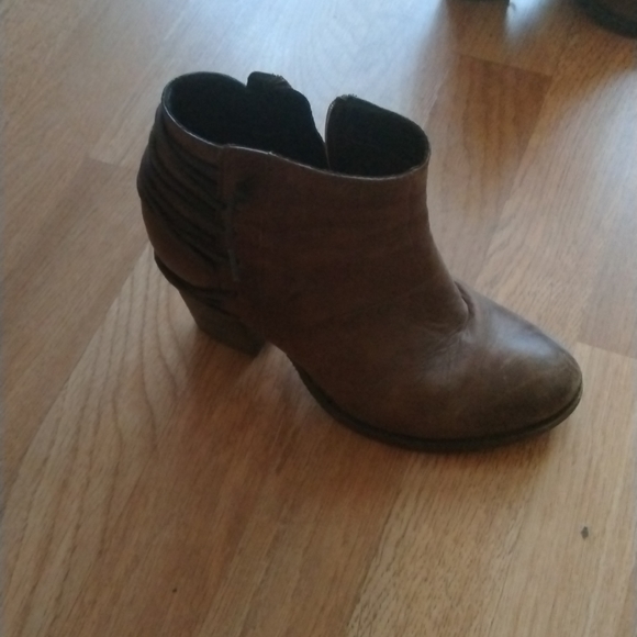 Boots - Picture 3 of 3